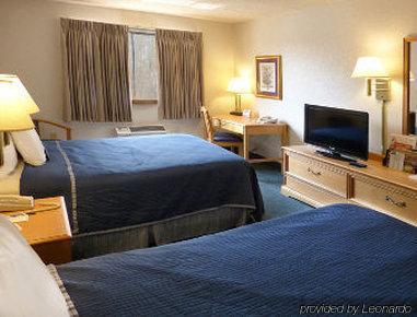 Super 8 By Wyndham Frederick