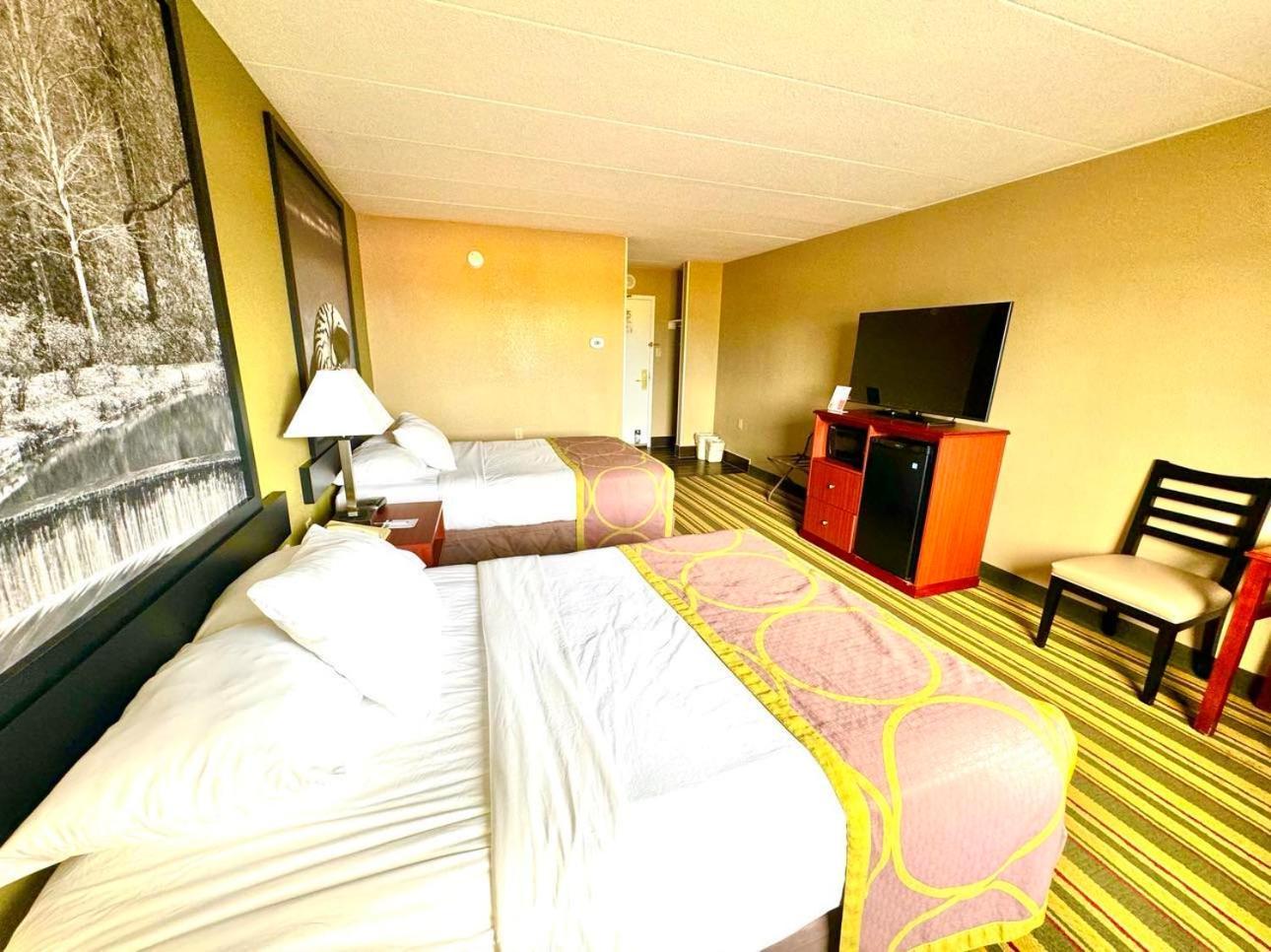 Super 8 By Wyndham Hotel 3*