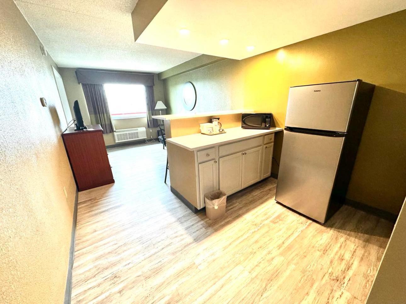 Super 8 By Wyndham Hotel