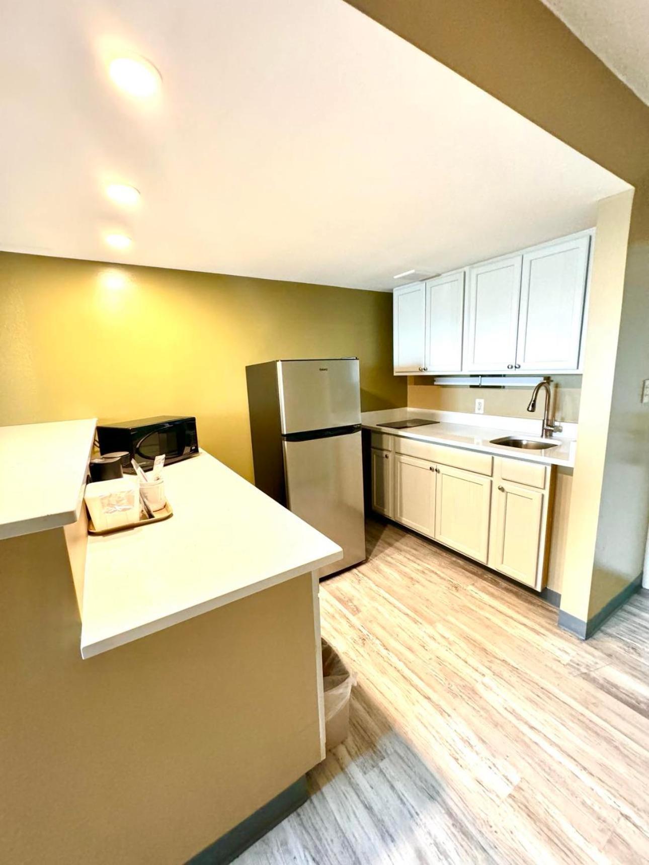 Super 8 By Wyndham Hotel 3*