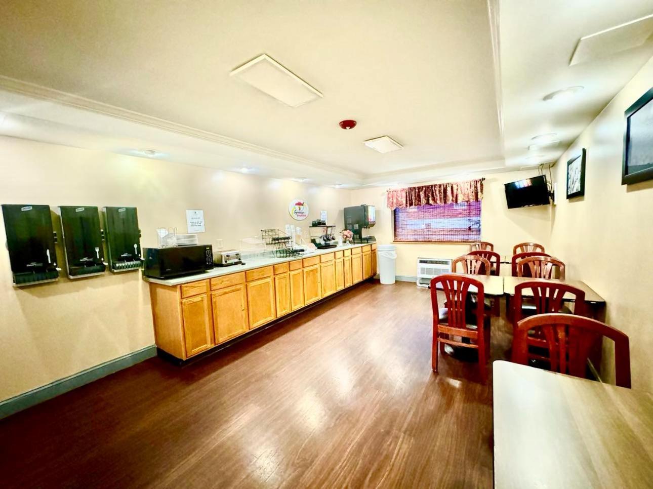 Super 8 By Wyndham Hotel 3*