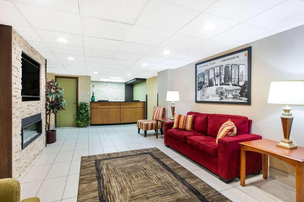 Super 8 By Wyndham Hotel 3*