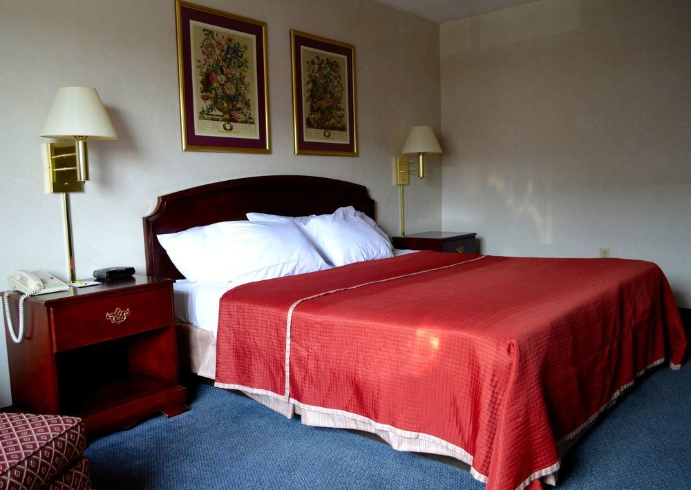 Super 8 By Wyndham Hotel