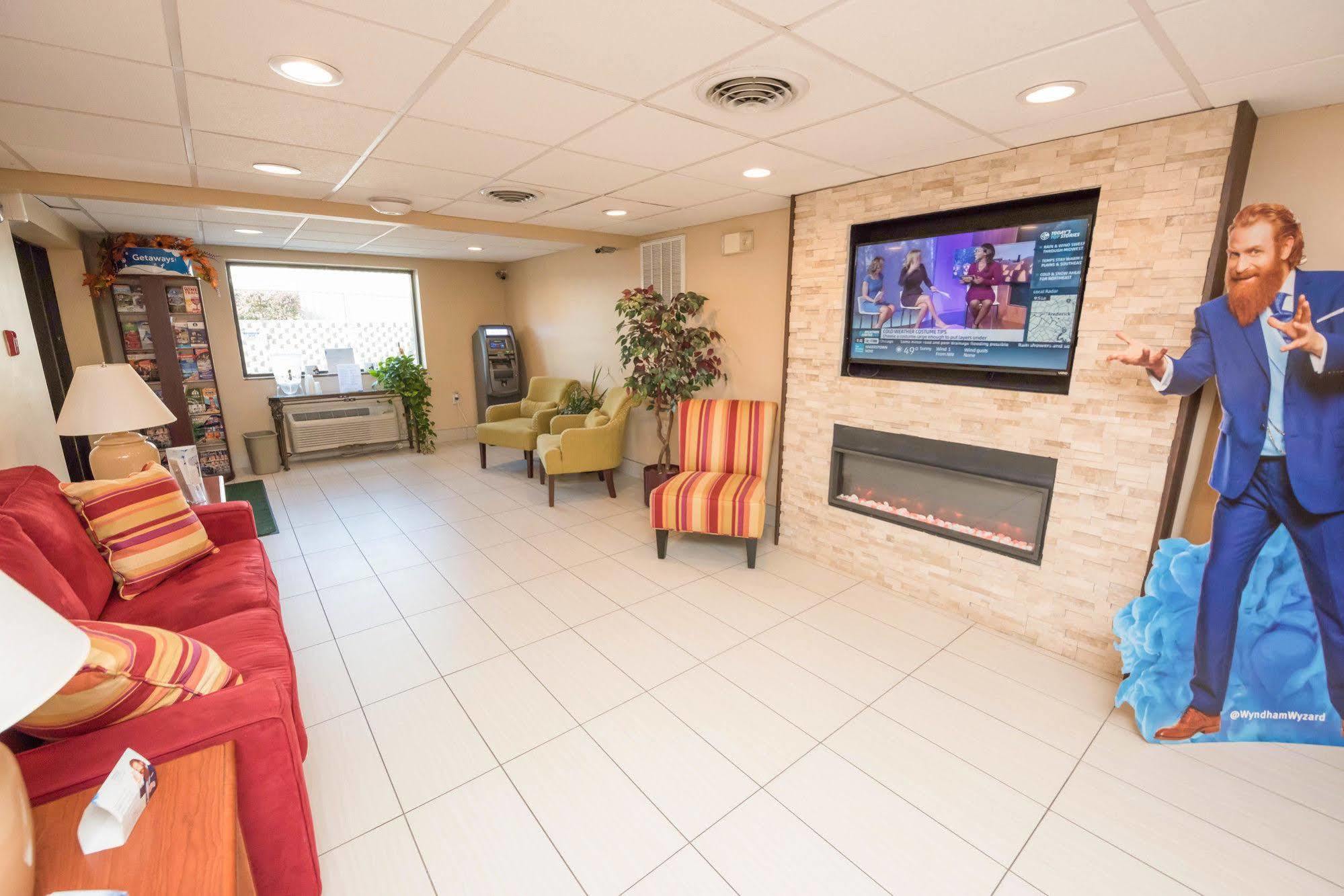 Hotel Super 8 By Wyndham 3*