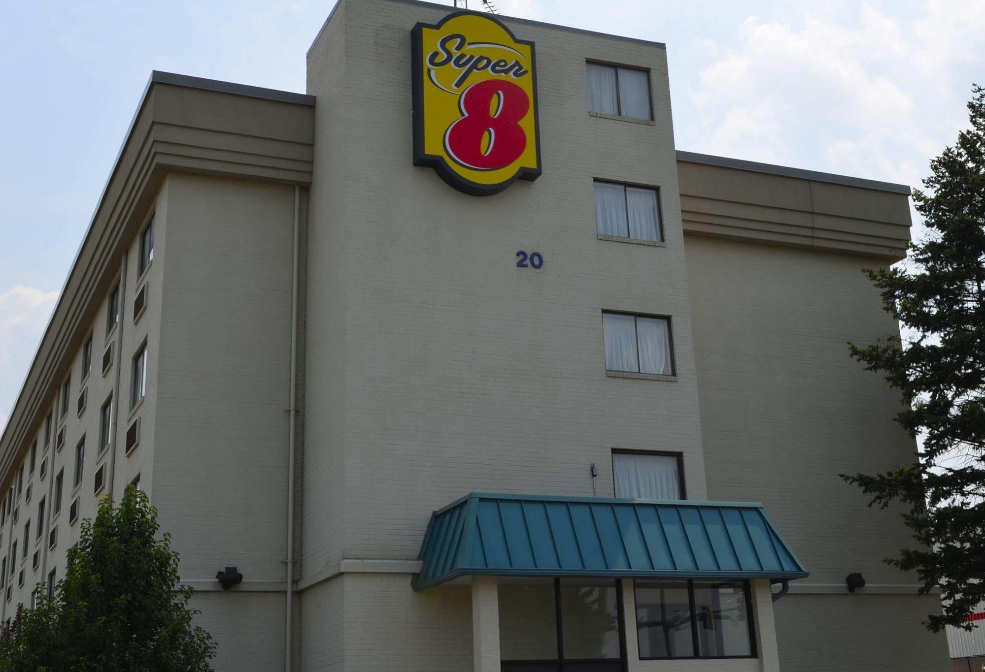 Hotel Super 8 By Wyndham 3*