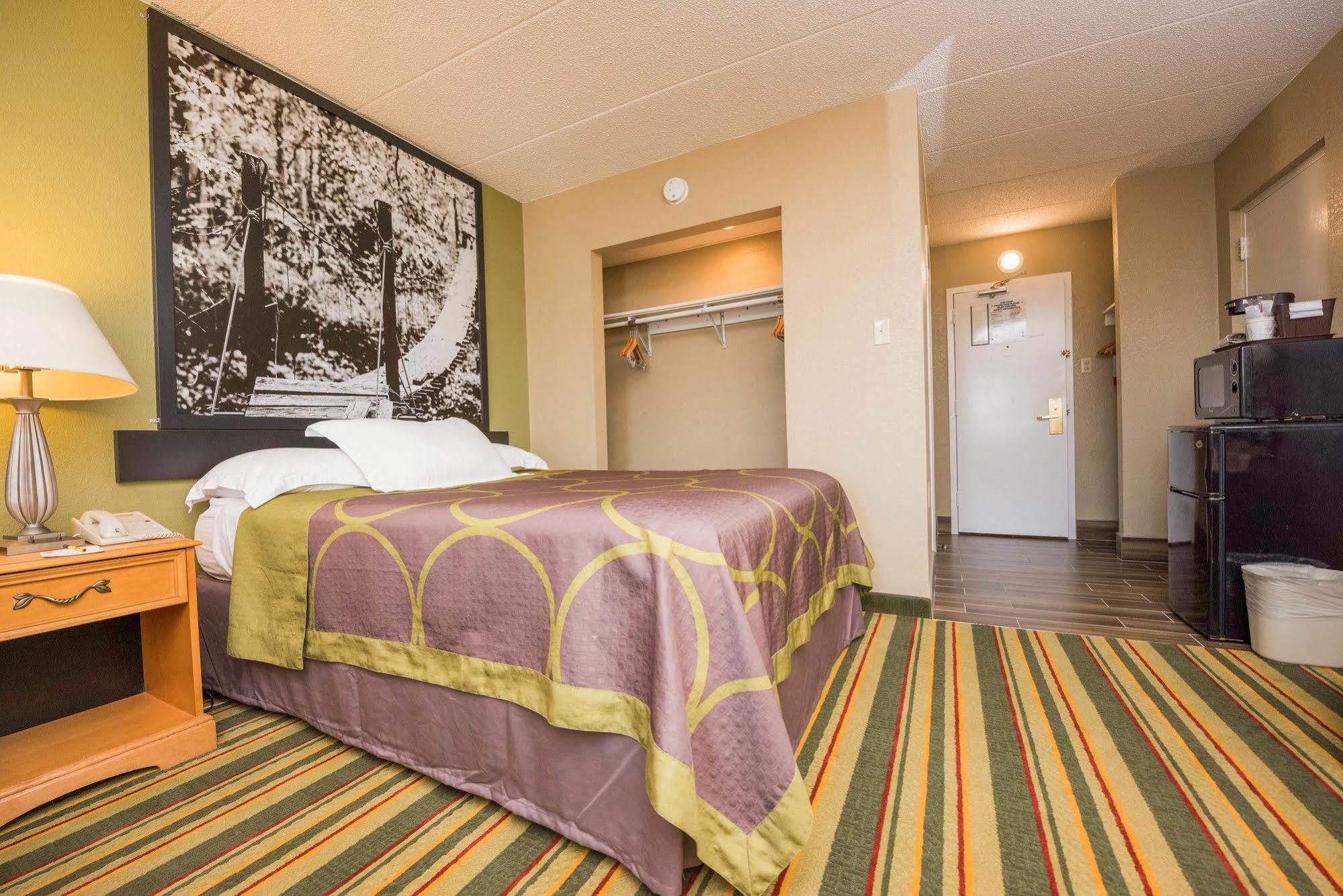 Super 8 By Wyndham Hotel 3*