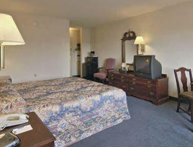 Super 8 By Wyndham Hotel